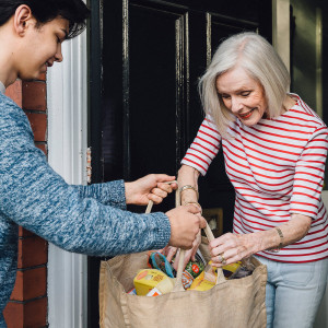 pomoč starejšim pri nakupu